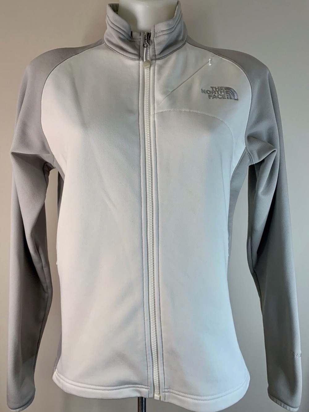 The North Face Women's Light Gray & Gray Full-Zip Fleece Jacket